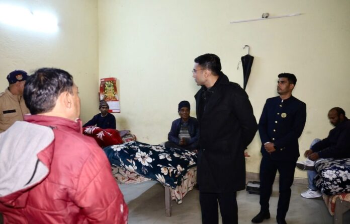 DM Savin Bansal Inspects Night Shelter and Alav Facilities